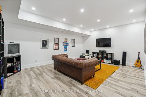 Photo 39 at 75 Lawrence Crescent, Lawrence Park South, Toronto