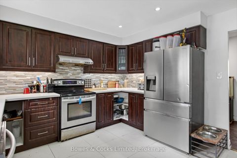 Photo 7 at 4 Claret Road, Courtice, Clarington