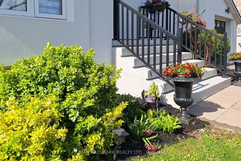 Photo 9 at 96 Searle Avenue, Bathurst Manor, Toronto