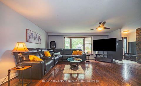 Photo 7 at 4 Devins Drive, Aurora Heights, Aurora