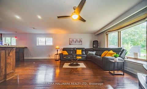 Photo 8 at 4 Devins Drive, Aurora Heights, Aurora