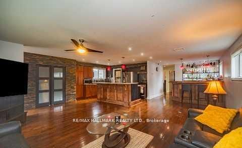 Photo 9 at 4 Devins Drive, Aurora Heights, Aurora