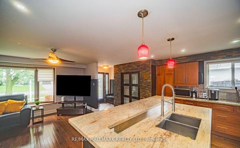 Photo 14 at 4 Devins Drive, Aurora Heights, Aurora