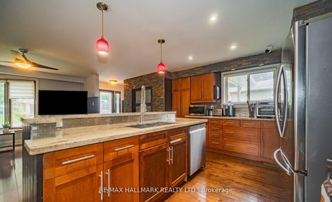 Photo 15 at 4 Devins Drive, Aurora Heights, Aurora