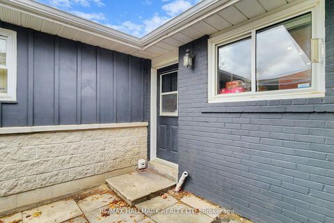 Photo 26 at 4 Devins Drive, Aurora Heights, Aurora