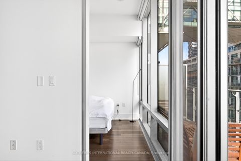 Photo 12 at 816 - 39 Queens Quay E, Waterfront Communities C8, Toronto