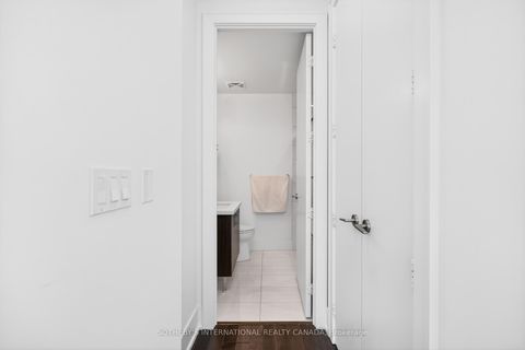 Photo 16 at 816 - 39 Queens Quay E, Waterfront Communities C8, Toronto
