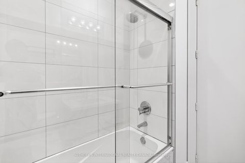 Photo 17 at 816 - 39 Queens Quay E, Waterfront Communities C8, Toronto