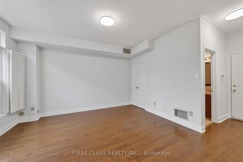 Photo 2 at Th10 - 3076 Lake Shore Boulevard W, New Toronto, Toronto