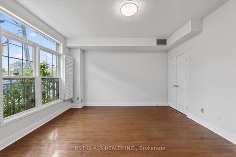 Photo 6 at Th10 - 3076 Lake Shore Boulevard W, New Toronto, Toronto