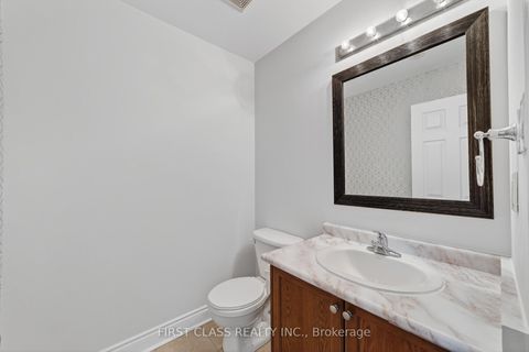 Photo 7 at Th10 - 3076 Lake Shore Boulevard W, New Toronto, Toronto
