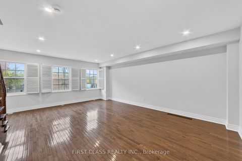 Photo 8 at Th10 - 3076 Lake Shore Boulevard W, New Toronto, Toronto