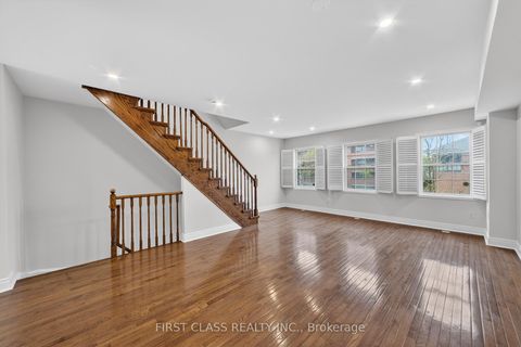 Photo 9 at Th10 - 3076 Lake Shore Boulevard W, New Toronto, Toronto