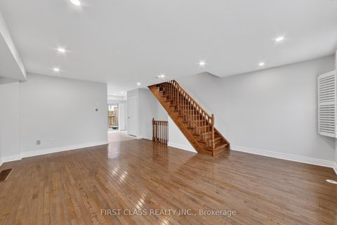 Photo 10 at Th10 - 3076 Lake Shore Boulevard W, New Toronto, Toronto
