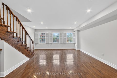 Photo 12 at Th10 - 3076 Lake Shore Boulevard W, New Toronto, Toronto