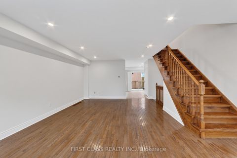 Photo 13 at Th10 - 3076 Lake Shore Boulevard W, New Toronto, Toronto