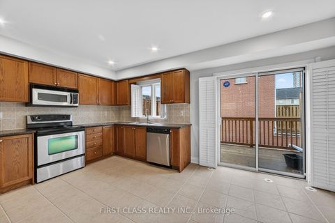 Photo 14 at Th10 - 3076 Lake Shore Boulevard W, New Toronto, Toronto