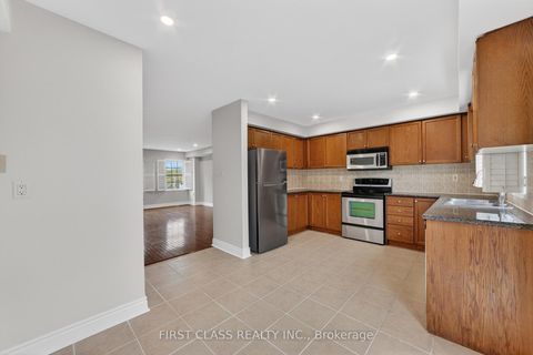 Photo 15 at Th10 - 3076 Lake Shore Boulevard W, New Toronto, Toronto