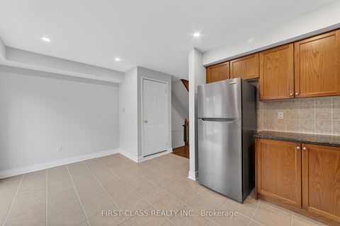 Photo 18 at Th10 - 3076 Lake Shore Boulevard W, New Toronto, Toronto