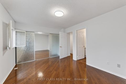 Photo 21 at Th10 - 3076 Lake Shore Boulevard W, New Toronto, Toronto
