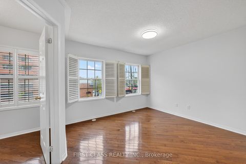 Photo 24 at Th10 - 3076 Lake Shore Boulevard W, New Toronto, Toronto
