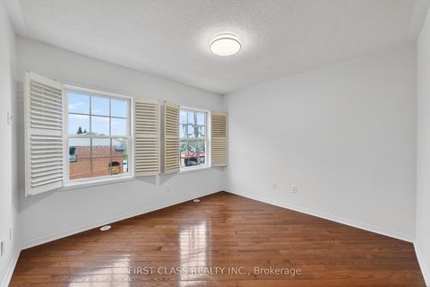 Photo 25 at Th10 - 3076 Lake Shore Boulevard W, New Toronto, Toronto