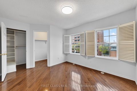 Photo 26 at Th10 - 3076 Lake Shore Boulevard W, New Toronto, Toronto