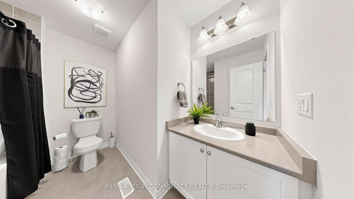 Photo 43 at 63 Landolfi Way, Bradford, Bradford West Gwillimbury