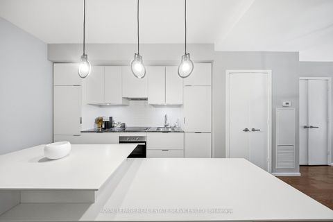 Photo 3 at 208 - 5 st joseph Street, Bay Street Corridor, Toronto