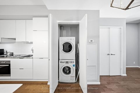 Photo 4 at 208 - 5 st joseph Street, Bay Street Corridor, Toronto