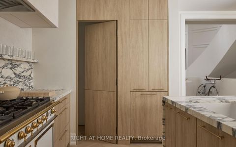 Photo 3 at 37 Rippleton Road, Don Mills, Toronto