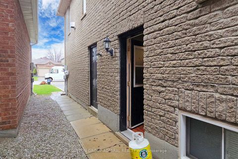 Photo 34 at 32 Stephanie Lane, Painswick South, Barrie