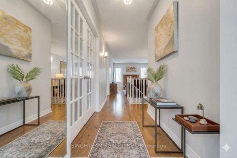 Photo 2 at 85 Cityview Circle, Holly, Barrie