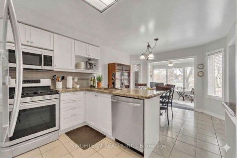 Photo 5 at 85 Cityview Circle, Holly, Barrie