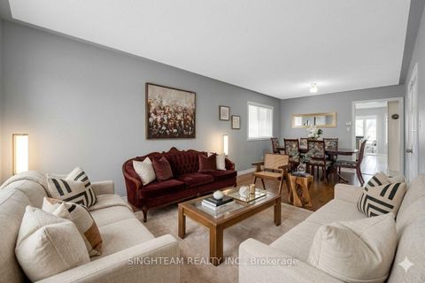 Photo 7 at 85 Cityview Circle, Holly, Barrie