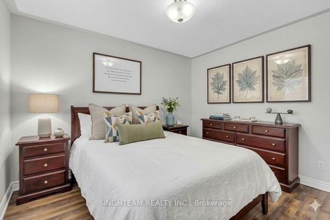 Photo 12 at 85 Cityview Circle, Holly, Barrie