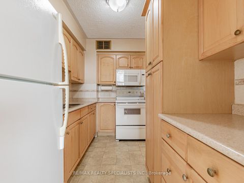 Photo 2 at 401 - 151 La Rose Avenue, Humber Heights, Toronto