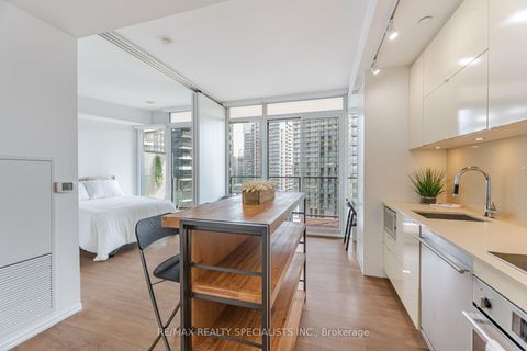 Photo 9 at 3012 - 125 Peter Street, Waterfront Communities C1, Toronto
