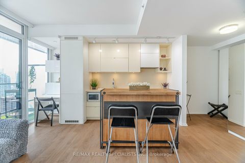 Photo 10 at 3012 - 125 Peter Street, Waterfront Communities C1, Toronto