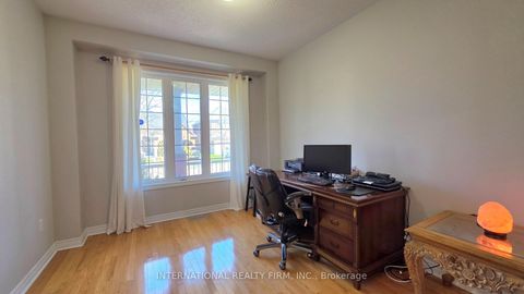 Photo 4 at 30 O'Hara Crescent, Jefferson, Richmond Hill