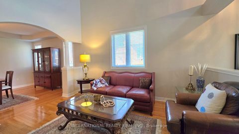 Photo 6 at 30 O'Hara Crescent, Jefferson, Richmond Hill