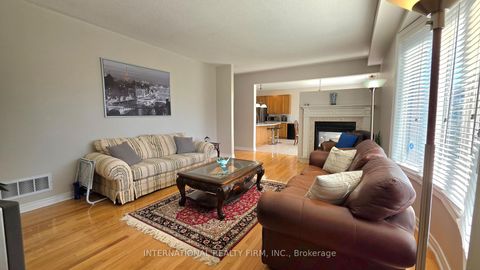Photo 7 at 30 O'Hara Crescent, Jefferson, Richmond Hill