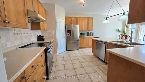 Photo 20 at 30 O'Hara Crescent, Jefferson, Richmond Hill