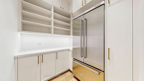 Photo 22 at 431 Heath Street E, Leaside, Toronto