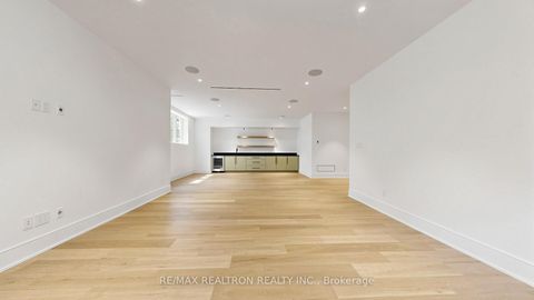 Photo 33 at 431 Heath Street E, Leaside, Toronto