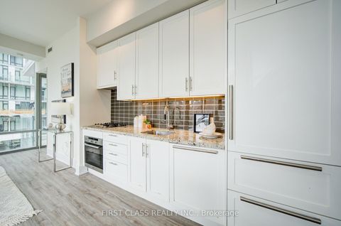 Photo 5 at 402 - 39 Queens Quay E, Waterfront Communities C1, Toronto
