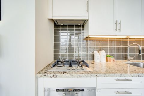 Photo 8 at 402 - 39 Queens Quay E, Waterfront Communities C1, Toronto