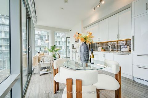 Photo 12 at 402 - 39 Queens Quay E, Waterfront Communities C1, Toronto