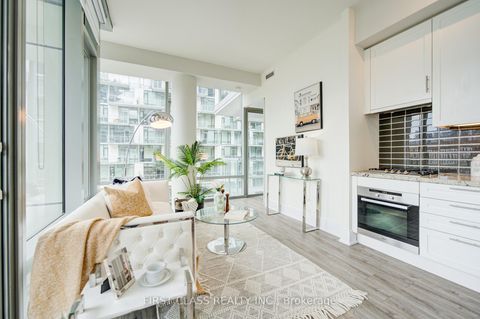 Photo 15 at 402 - 39 Queens Quay E, Waterfront Communities C1, Toronto