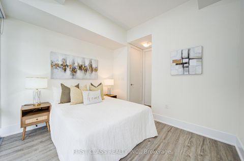 Photo 17 at 402 - 39 Queens Quay E, Waterfront Communities C1, Toronto